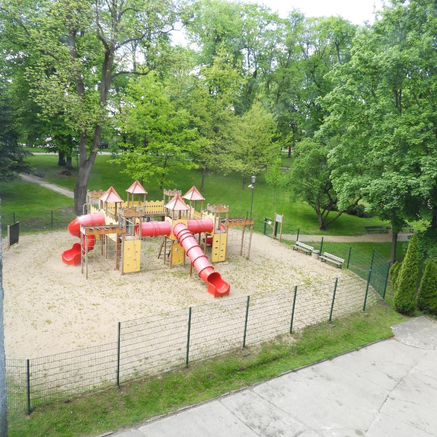 吉日茨科Apartament Przy Parku公寓 外观 照片